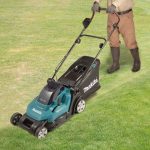 Cortadora de Pasto Inalámbrica 430mm (17") + 4 Baterías 18V 5.0Ah + Cargador Rápido Doble Makita DLM432PT2-1 - Imagen 3