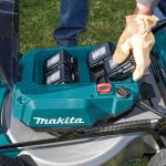 Cortadora de Pasto Inalámbrica 534mm (21") + 6 Baterías 18V 5.0Ah + Cargador Rápido Doble Makita DLM530PT4-1
