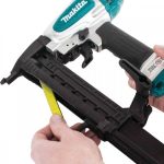 Engrapadora Neumática 1-1/2" Makita AT638A - Imagen 3