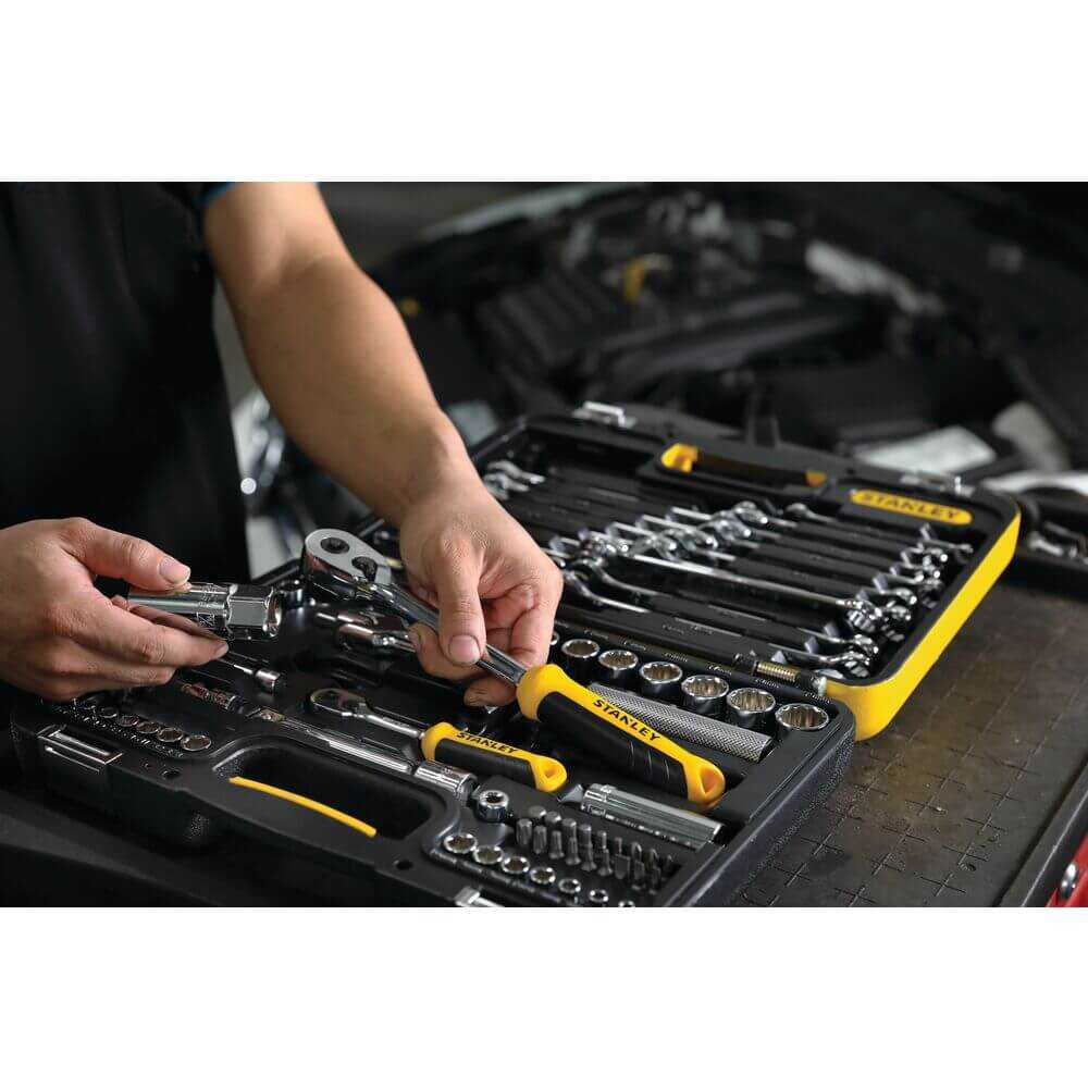 Juego de Dados y Llaves 1/2” y 1/4” 79 Piezas Stanley STMT82780-LA - Imagen 1
