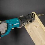 Sierra Sable 1200W 30mm + Maleta Makita JR3051TK - Imagen 5